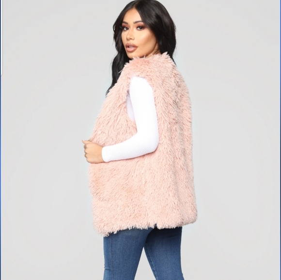 Fashion Nova Mauve colored Faux fur Vest OS NWT - Picture 5 of 9